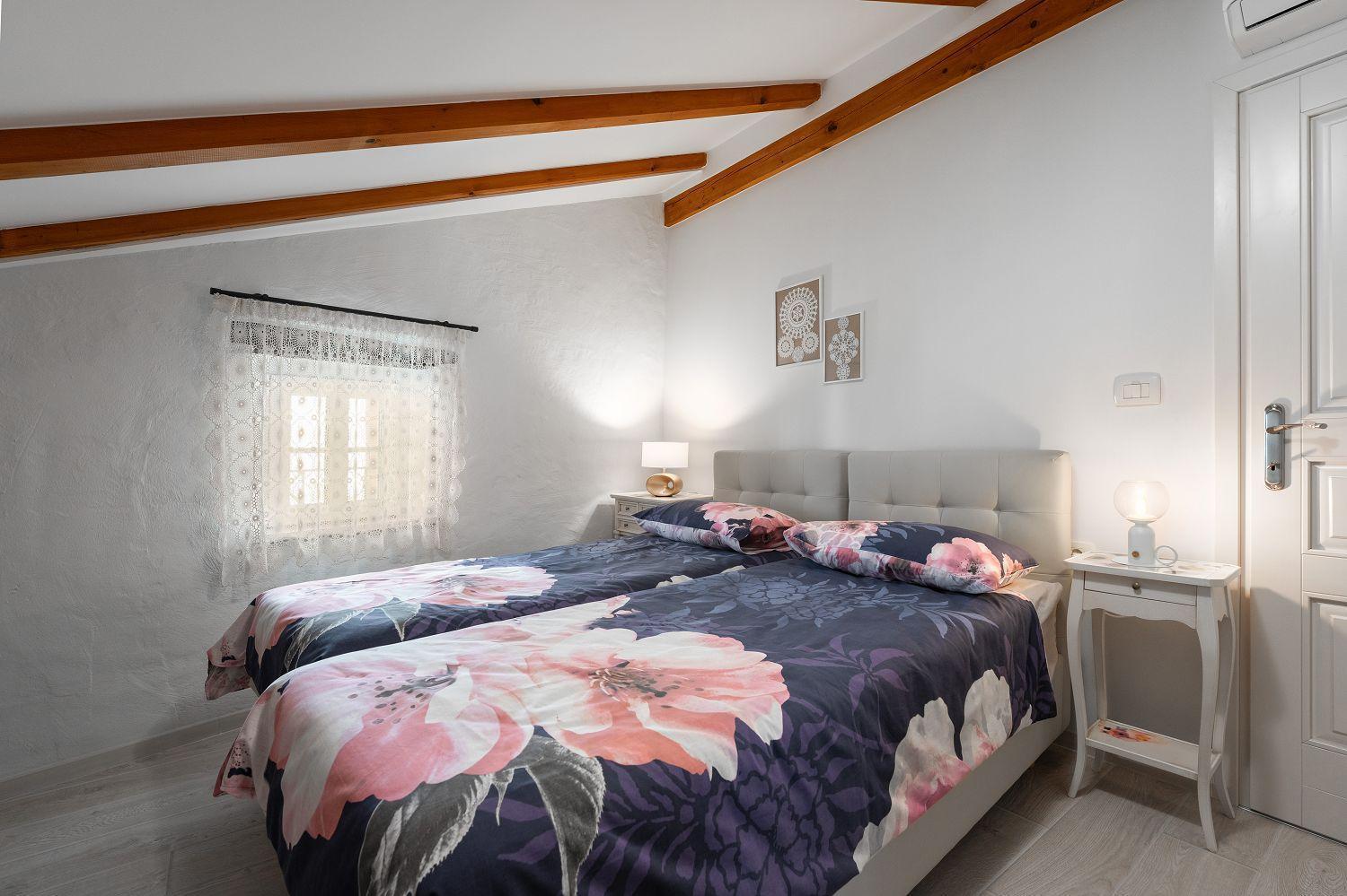 Apartment Exquisites Im Herzen Von Mit Meerblick, Nur 150 Meter Zum