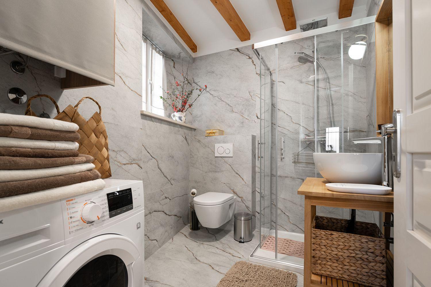 Apartment Exquisites Im Herzen Von Mit Meerblick, Nur 150 Meter Zum